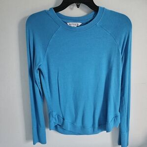 Athleta turquoise Activewear top